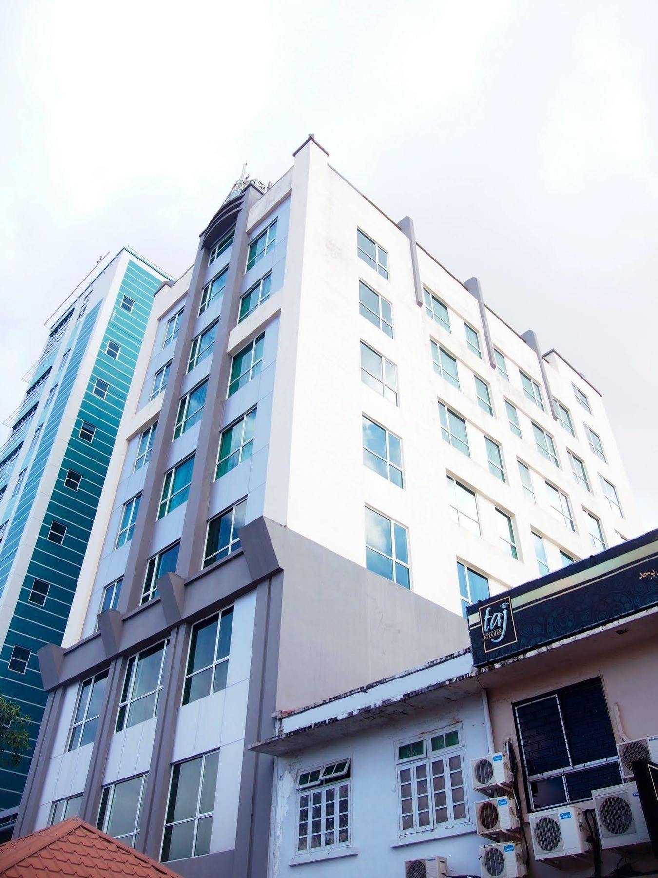 Swiss Hotel Apartment Kuala Belait Esterno foto
